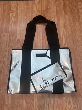 Case-Mate Silver Chrome Jelly Tote With Water-Resistant Pouch